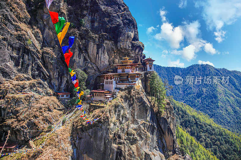 在不丹，虎穴寺也被称为Paro Taktsang及其周边地区。